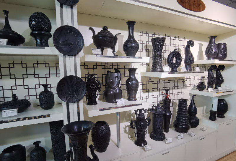 Longshan black pottery