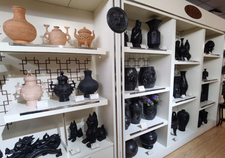 Longshan black pottery